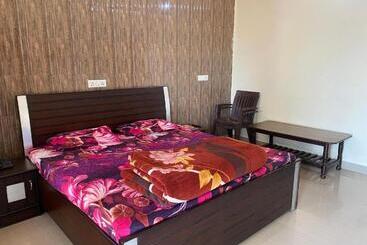 فندق Nancy Guest House & Restaurant Morni
