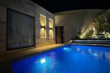 پانسیون The Palms Resort