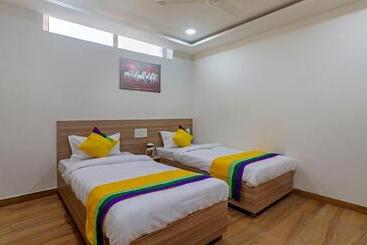 Itsy Hotels Krishna Residency, Govardhan Chauraha