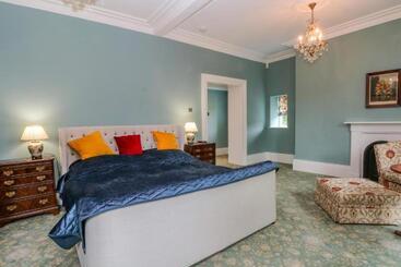 مبيت وإفطار Plas Cerrig Hall