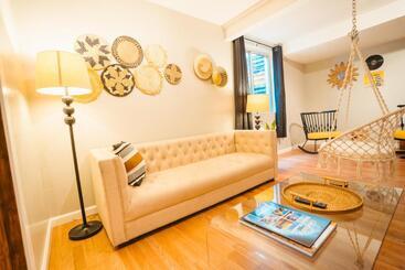 بنسيون Windsor Retreat Private Basement Suite