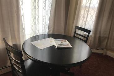 هتل Castle Creek Manor