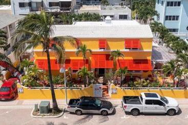 هتل Villa Sinclair Beach Suites And Spa