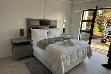 פנסיון 5 On Crossways