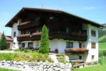펜션 Schattwalder Hof