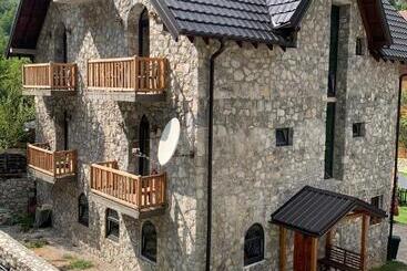 پانسیون Stonehouse Villa