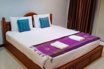 Hotel โรงแรมข้าหลวงเพลส