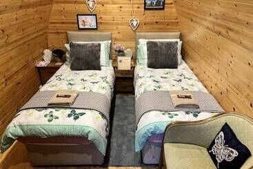 קוטג'' Beautiful Twin Glamping Pod In Salisbury