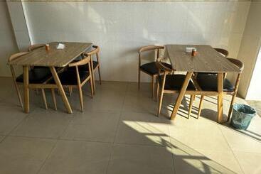 هتل Everest Restaurant And Guest House