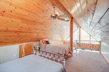 茅舍 Lakefront Arkansas Home W/ Deck, Grill & Cornhole!