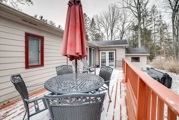 コテージ Rector Home W/ Hot Tub ~ 6 Mi To Ligonier!