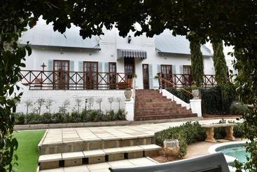 تختخواب و صبحانه Bloemstantia Guest House