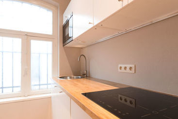 Grandplace Lombard Apartments