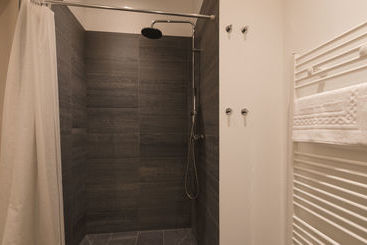 Grandplace Lombard Apartments
