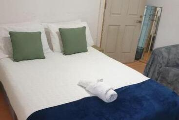 Апарт-отель Balham, South London Spacious Guest House 2