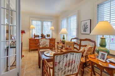 קוטג'' Charming & Spacious Olean Home W/ 2 Fireplaces