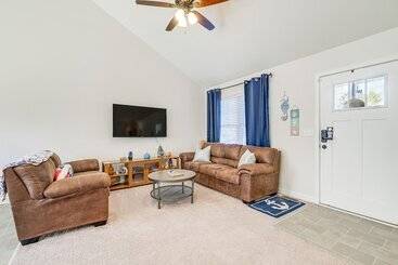 茅舍 Coastal Virginia Home W/ Private Beach Access!