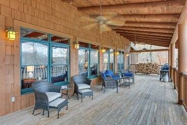 קוטג'' Lakefront Custom Built Mentone Home: Game Room!
