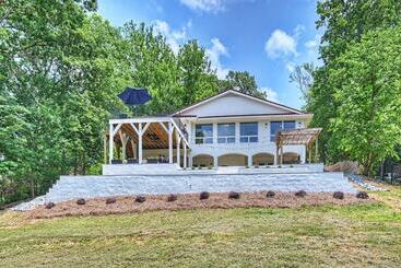 コテージ Hummingbird Home By Avantstay Boat House + Dock