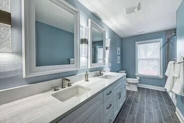 コテージ Laid Back Lake Life By Avantstay Waterfront View