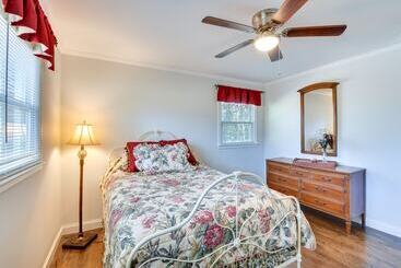 별장 Lake Hartwell Retreat W/ Deck & Private Dock!
