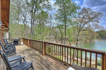 コテージ Lakeside Lodge By Avantstay Hot Tub + Dock