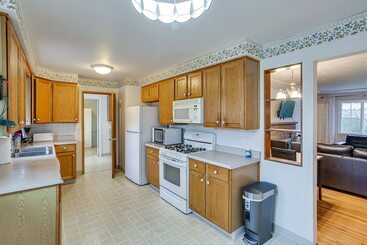Сельский дом Spacious Lakewood Home   10 Mi To Downtown Tacoma!