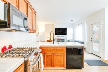 별장 Spacious Los Banos Home W/ Patio   Dogs Welcome!