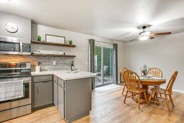Сельский дом Updated Duplex Home < 1 Mi To Downtown Enumclaw!