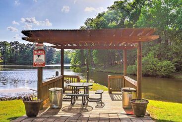 بيت ريفى Charming Covington Home W/ Fire Pit + Game Room!