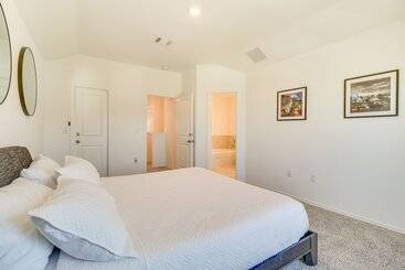 کلبه Quiet Home W/ Fenced Yard 12 Mi To Downtown Austin