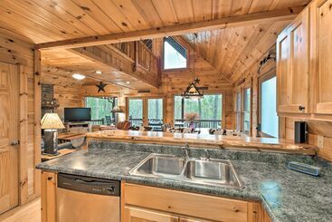 별장 Long Pine Ridge  Cabin W/ Luxury Amenities!