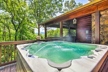بيت ريفى Mineral Bluff Cabin W/ Hot Tub + Game Room!