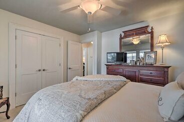 별장 Pet Friendly Lake Sinclair Home W/ Boat Dock!