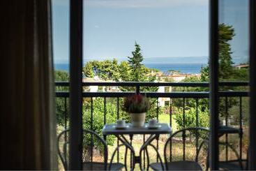 تختخواب و صبحانه Ampelia Hotel Kassandra