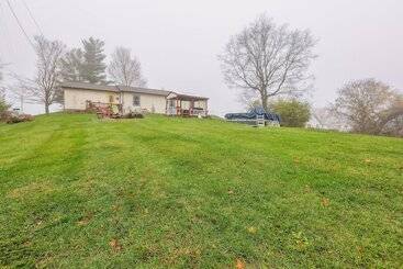茅舍 Charming Union Home W/ Backyard, Fire Pit!