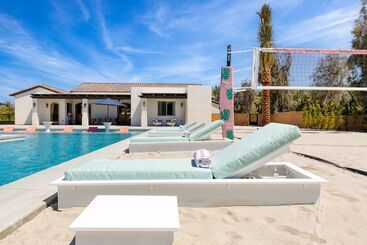 茅舍 Nahana By Avantstay Pool, Pickleball, And Chic Design