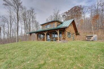 קוטג'' Remote Escape: Vermont Cabin W/ Mountaintop Views!
