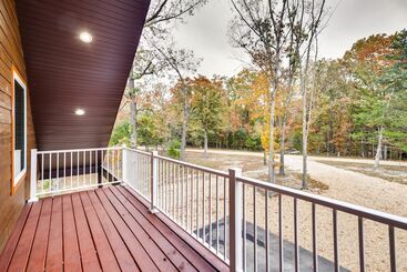茅舍 Spacious + Serene Camdenton Home W/ Hot Tub!