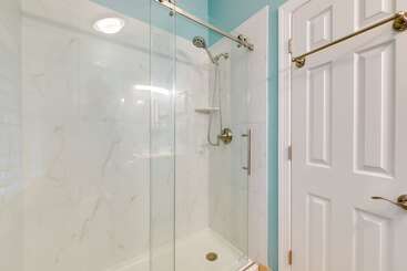 茅舍 Waterfront Topping Vacation Home W/ Boat Dock!