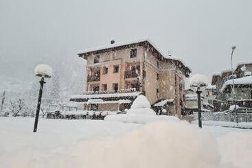酒店 Ristorante Bucaneve