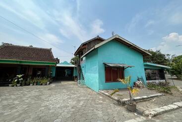 هتل Spot On 93621 Kost Bu Tutik Syariah
