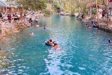 هتل Vangvieng Sisavang Mountain View