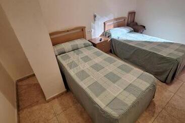 פנסיון Hostal Rotonda
