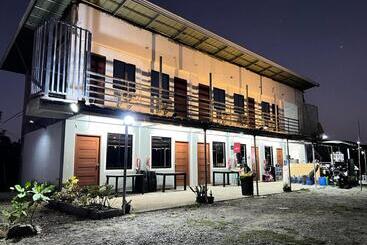 فندق صغير Villa Mariano Travellers Pad