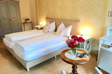 ホテル Heinrichs Winery Bed & Breakfast