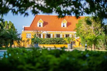 تختخواب و صبحانه Plantation Jan Thiel Lodge