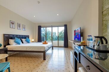 هتل Club 22 Kamala Suites