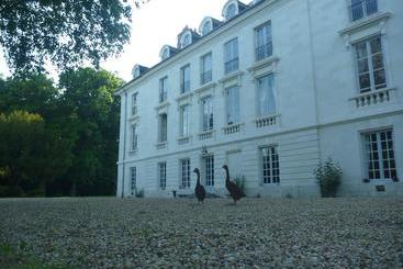 تختخواب و صبحانه Château De Paradis