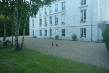 تختخواب و صبحانه Château De Paradis